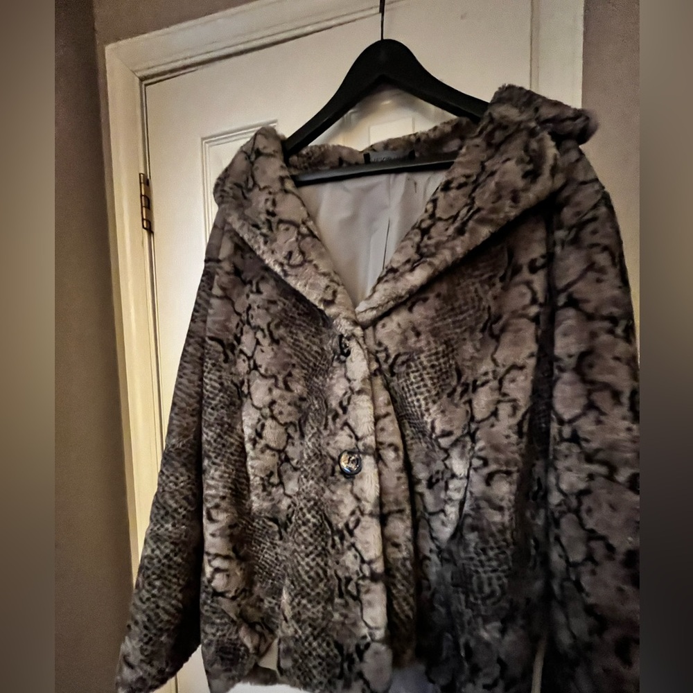 Beautiful Fun Women’s Faux Fur Jacket